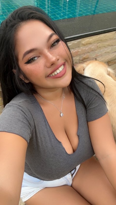 curvymoanaaa sexy actress pic