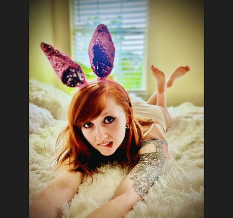 Hollyjaye naked pornstar pic