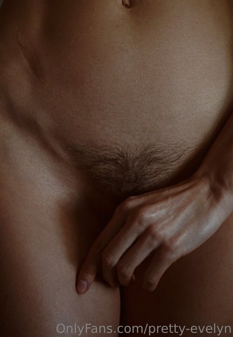 pretty evelyn pornographic model picture