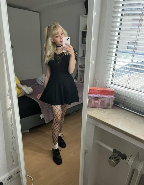 LegendLuna model erotic img