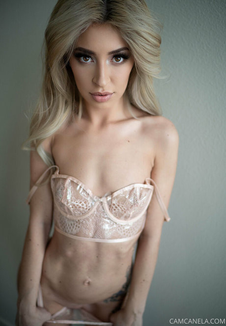 cameroncanela nude model galleries