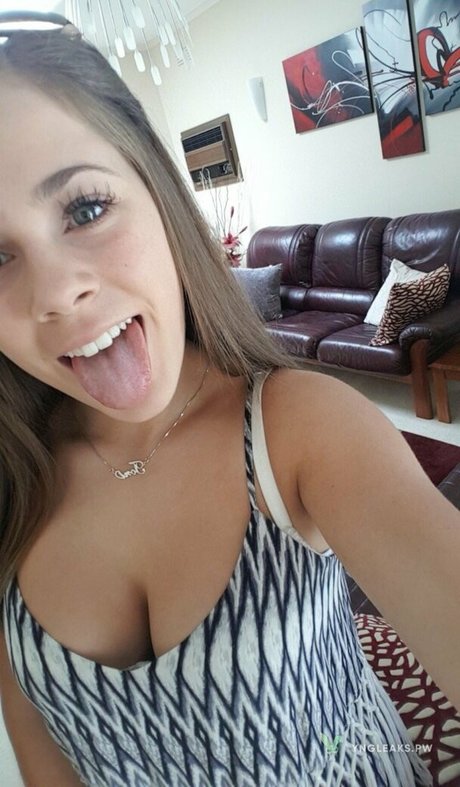 Toni Paras pretty model pictures