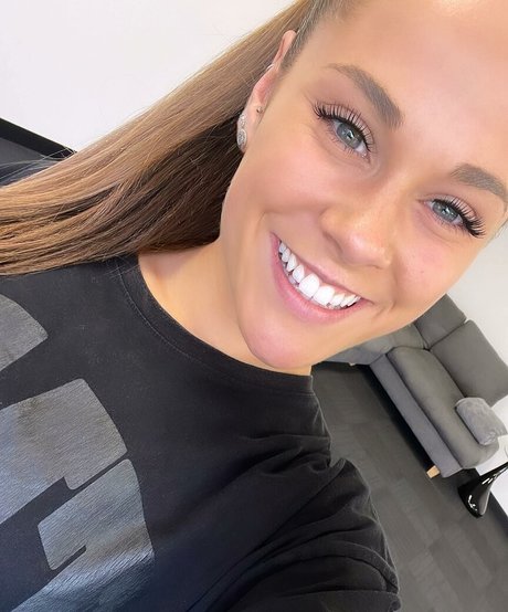 Toni Paras xxx pornstar galleries