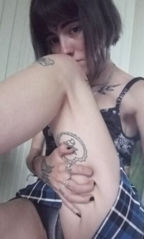 Lil Ravena naked model pictures