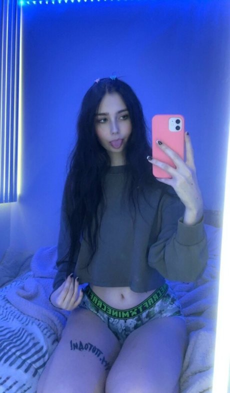 Snuzu art model photos