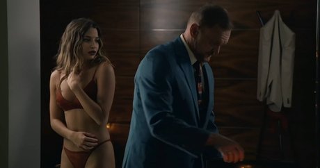 Julia Wieniawa adult model picture