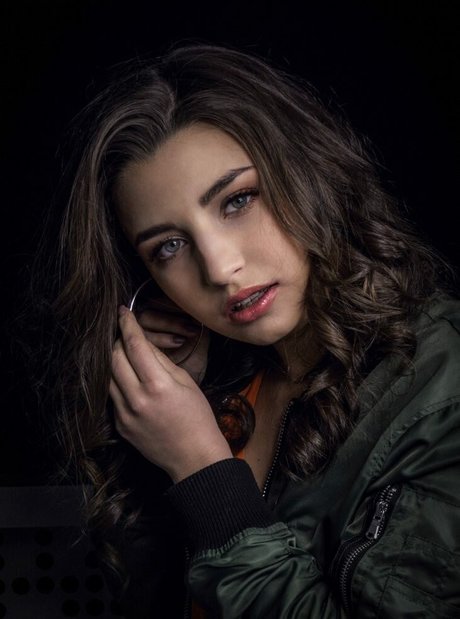 Julia Wieniawa naked pornstar photos