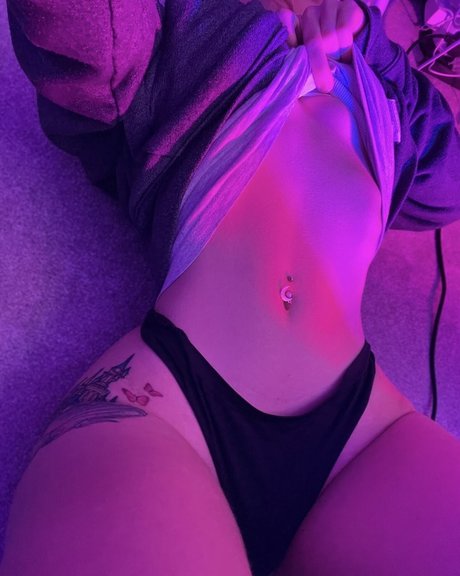 naiadeityy model sex photo