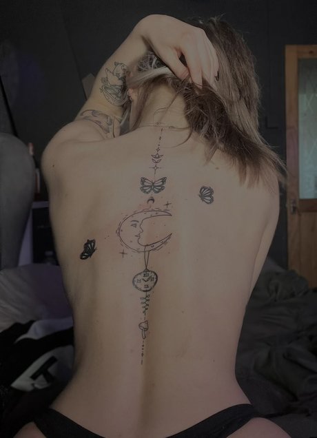 naiadeityy perfect pornstar images