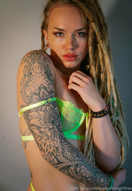 thatkansasgirlfree high quality pornstar photo