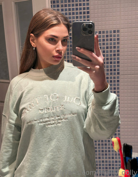 mollly dolly model top photos