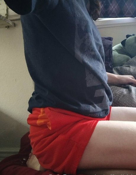 astuffedbirb model perfect photos