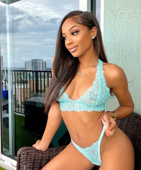 Breann Llewelyn sexy star pic