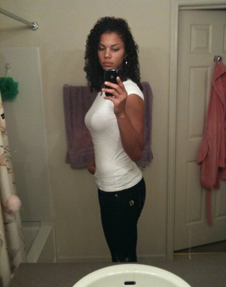 Alysha Clark nudes model pic