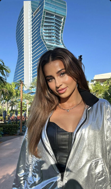 DJ JuicyM model sexy photos