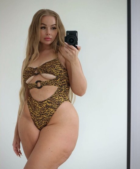 Emma Haggstrom star erotic image