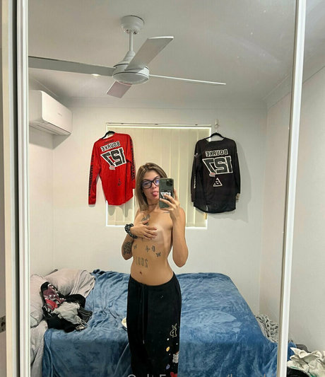 kayakissesxo model nudes picture