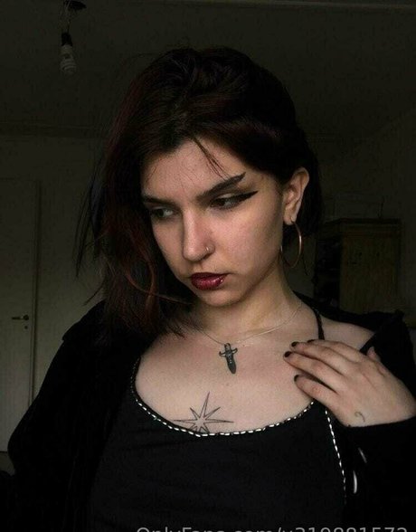 lola deinnn model exclusive pics