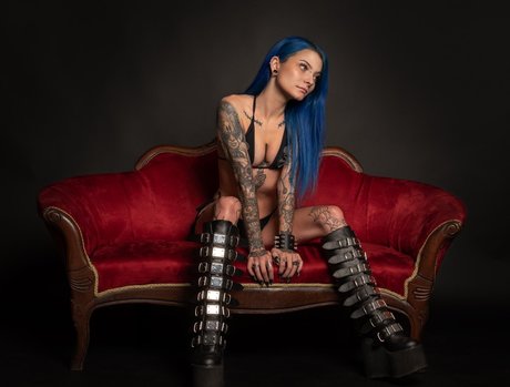 Justine Schiavone star beautiful images