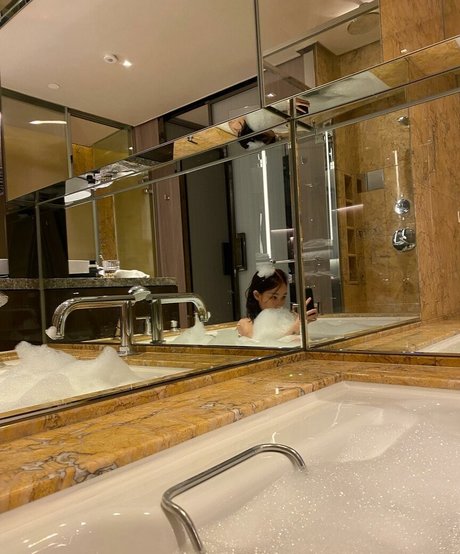 ozarayau star nude images