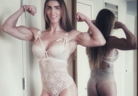 Muscle Goddess sexy model gallery