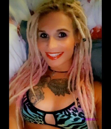 Hottrayne pretty pornstar pictures