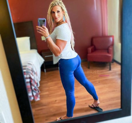 Hottrayne model top pic