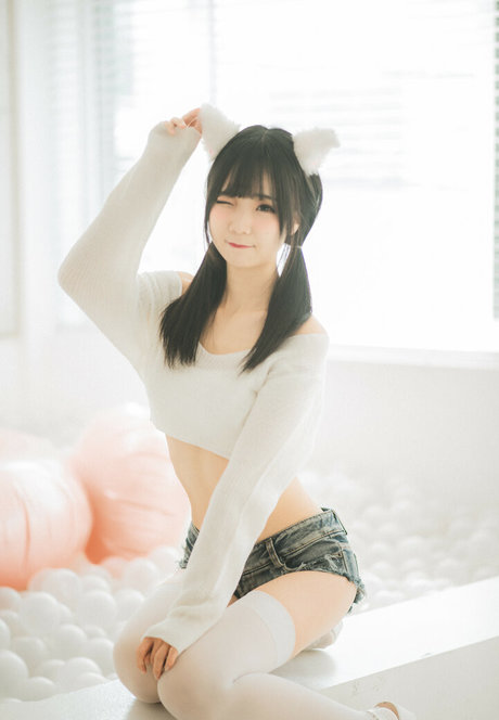 hattiecos sexy model img