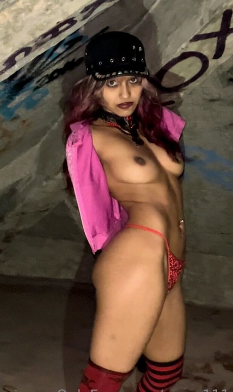 Roxyz111 pornstar pretty pic