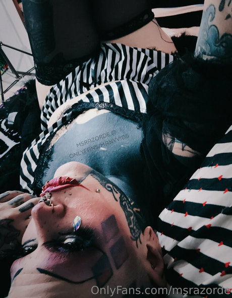 msrazorde adult model pictures