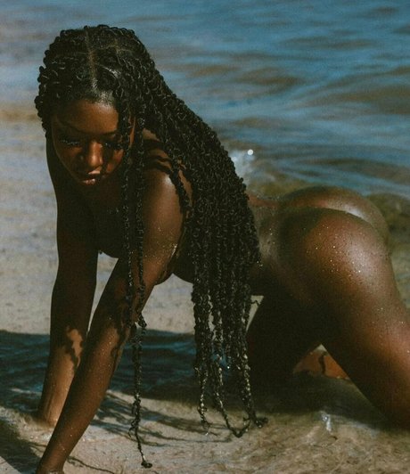 JordanneDeveaux model porn images