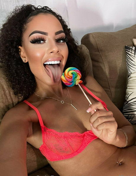 miamoonofficial pornstar adult pictures