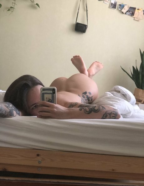 phoebemiller hot actress photo