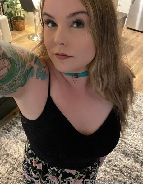 nipslipnovalynn adult star image