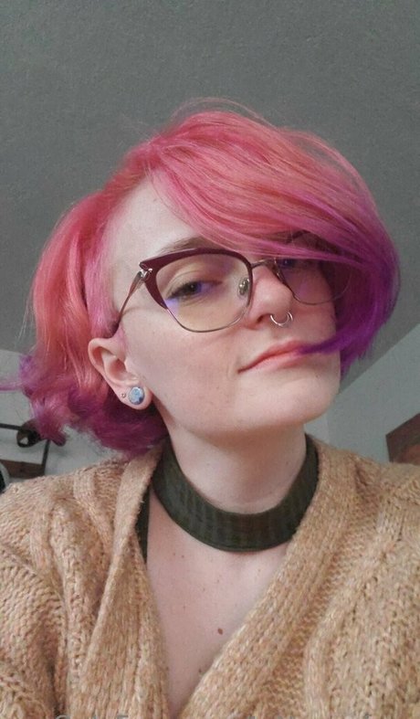 tatteasefree naked actress photo