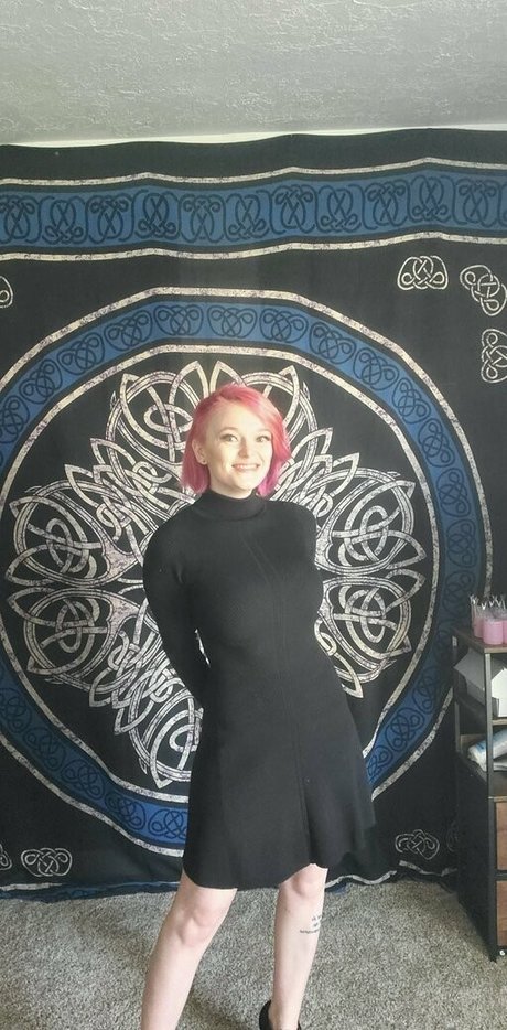 tatteasefree sex star photo