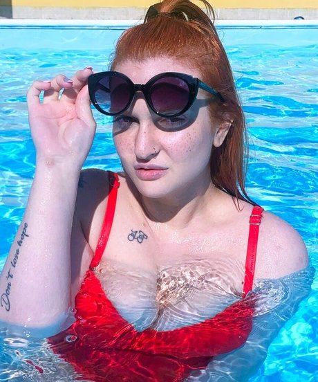 Hilary Ilariaa hot model gallery