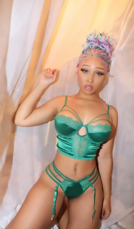 Dominique Danielle porn model photo