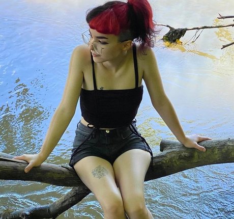 Ultraviolet darling sexy star img