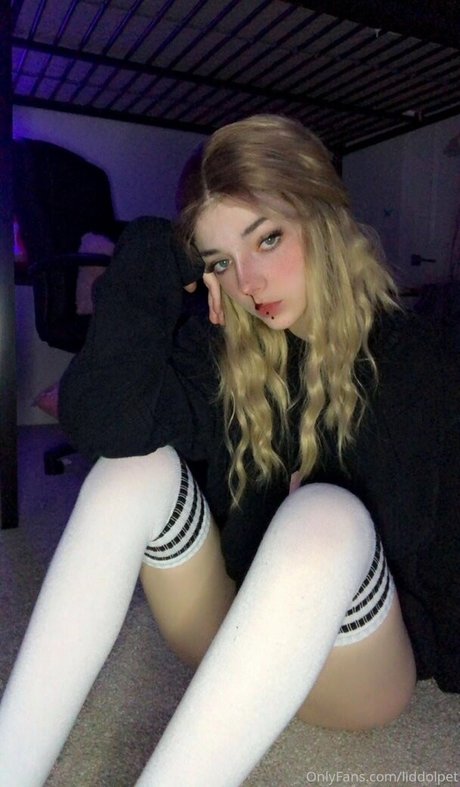 Little Pet exclusive star pictures