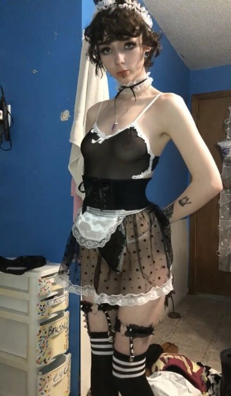 Little Pet pretty pornstar img