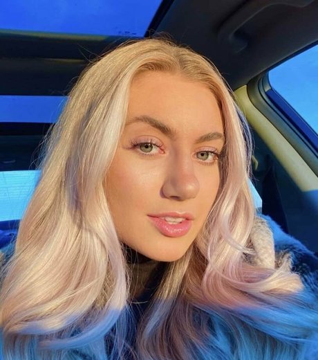 Tavia pornstar nude img