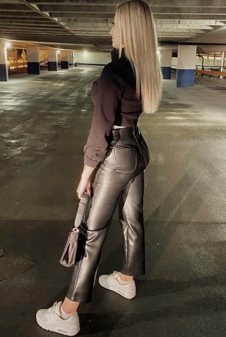 Tavia sex model photos