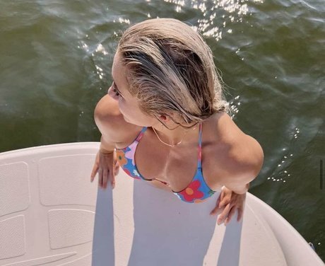 Tavia art model photos