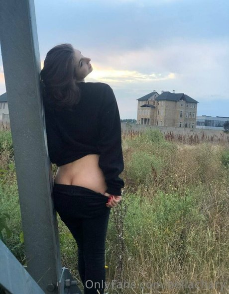 bellachary naked model galleries