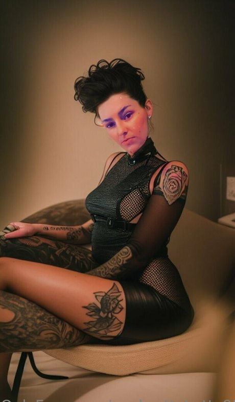 polycouplefree sexy actress picture