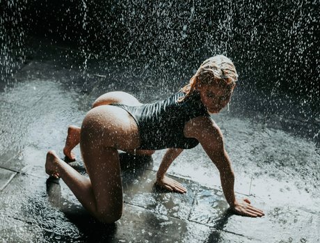 blondefitbabe28 sexy model picture