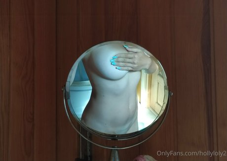 hollyloly2 model pornographic photo