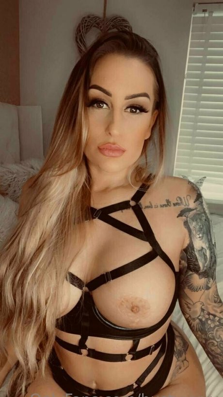 bustyyyyy star sex gallery