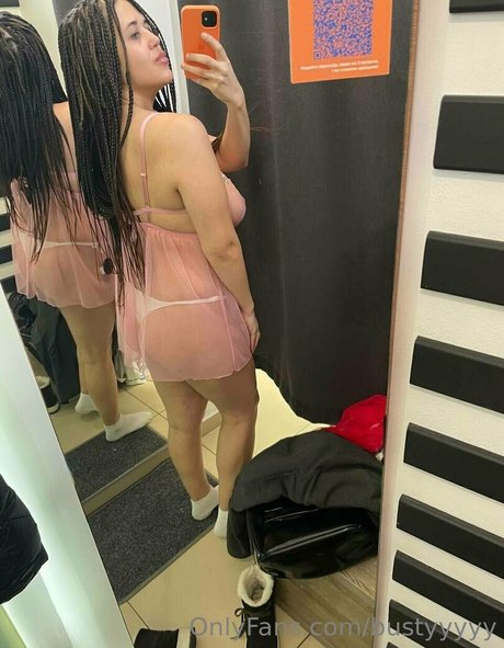 bustyyyyy sex model image